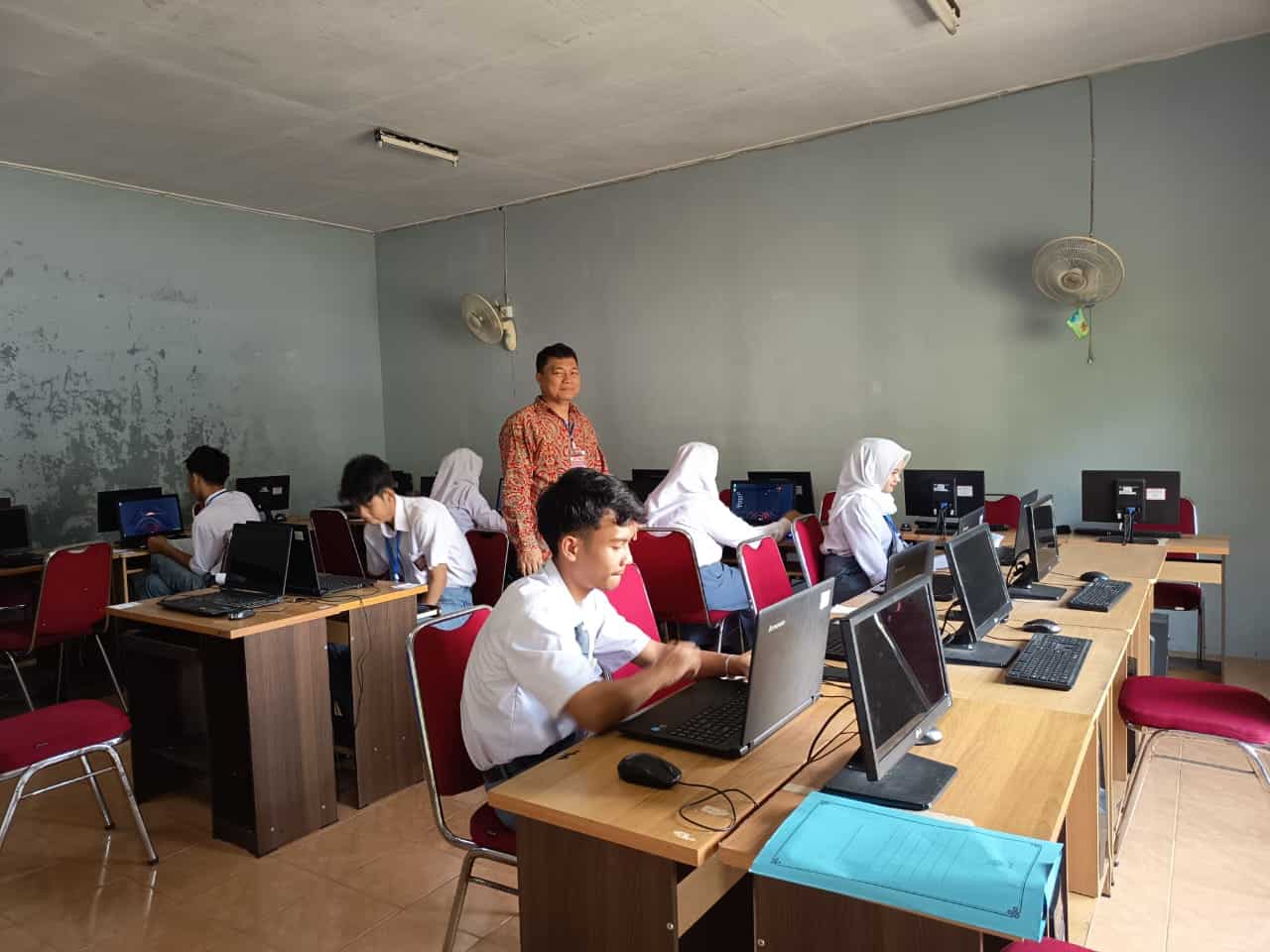 Peran Strategis Dosen IPR sebagai Penguji dalam UKK SMKS Harapan Bangsa Jambi
