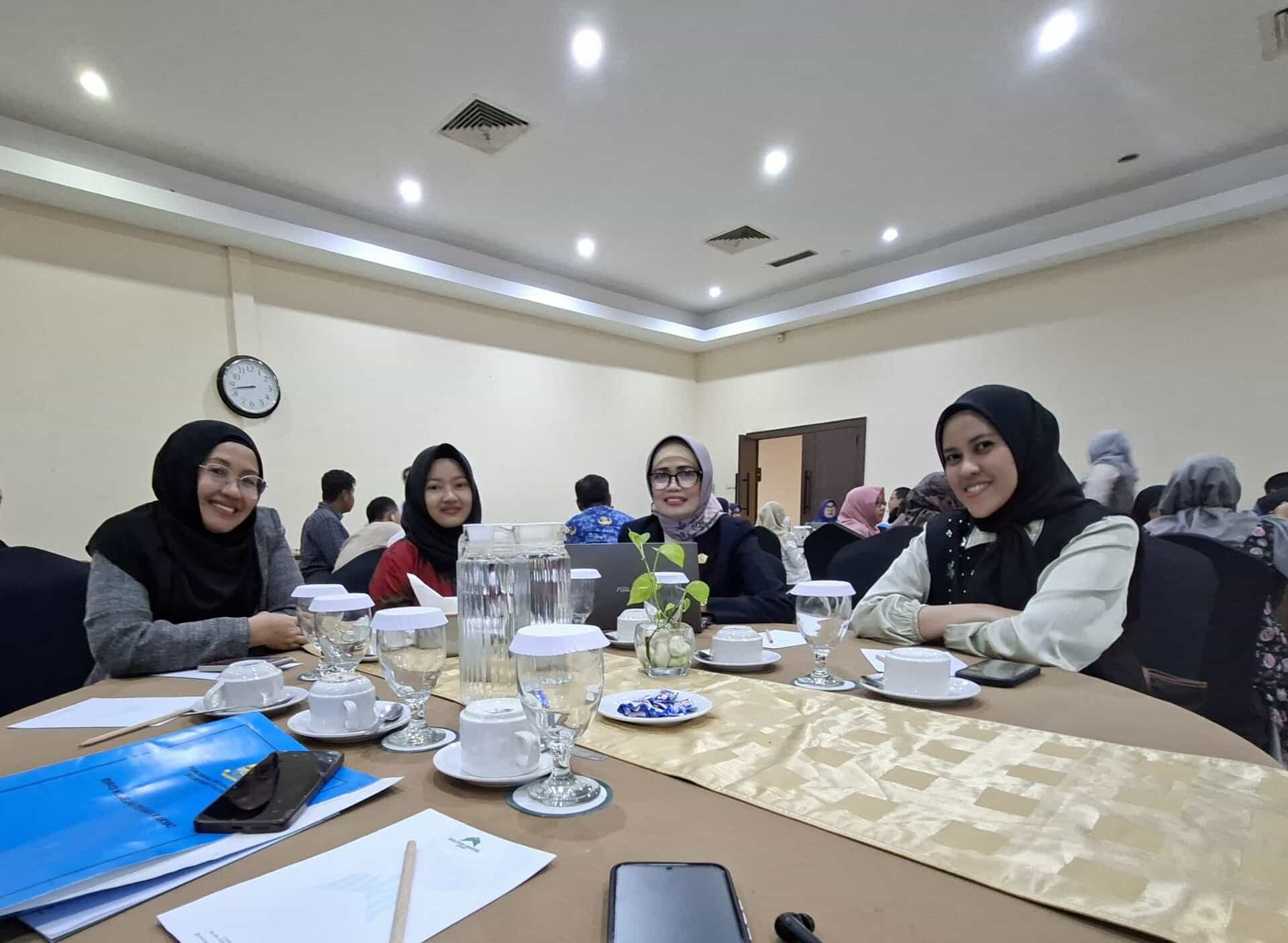 Dosen IPR Hadiri Simposium Kependudukan Jambi 2025