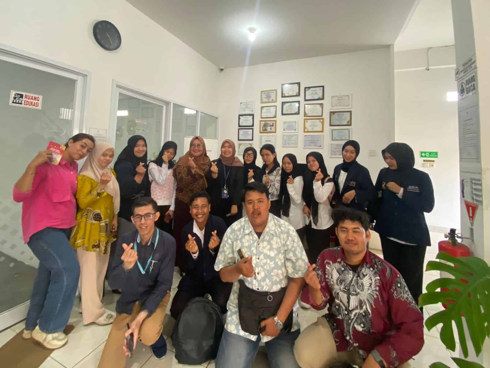 Eksplorasi Pasar Modal, Mahasiswa IPR Kunjungi BEI Jambi